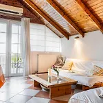 Rosa Seaview Loft
