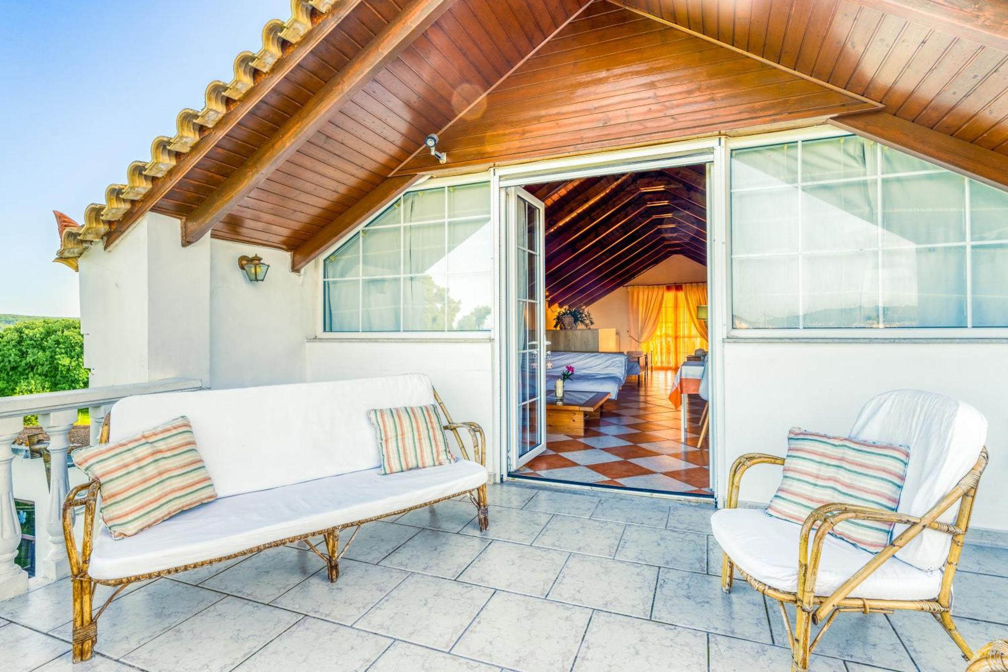 Rosa Seaview Loft